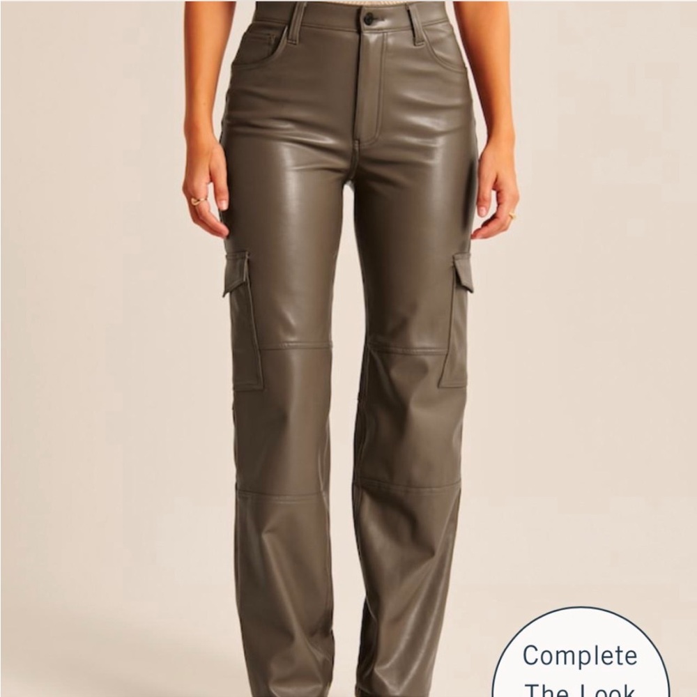 Abercrombie Vegan Leather 90s Relaxed High-rise in size 30 long